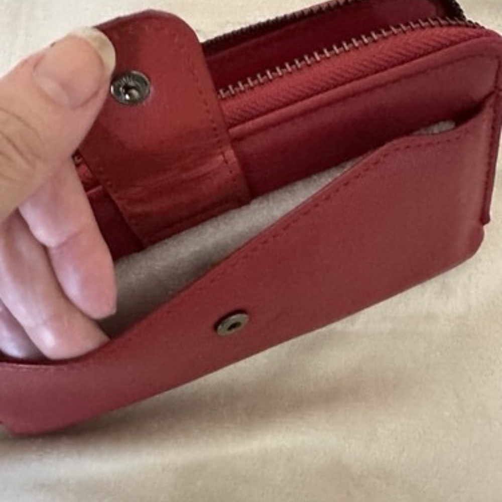 Flash Sale - Badgley Mischka Vegan Leather Wallet Wristlet Phone Pocket In Red - Picture 9 of 9